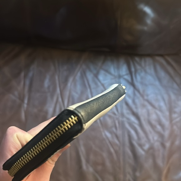 Michael Kors Black & White Striped Patterned Long Zippy Wallet - Picture 5 of 9